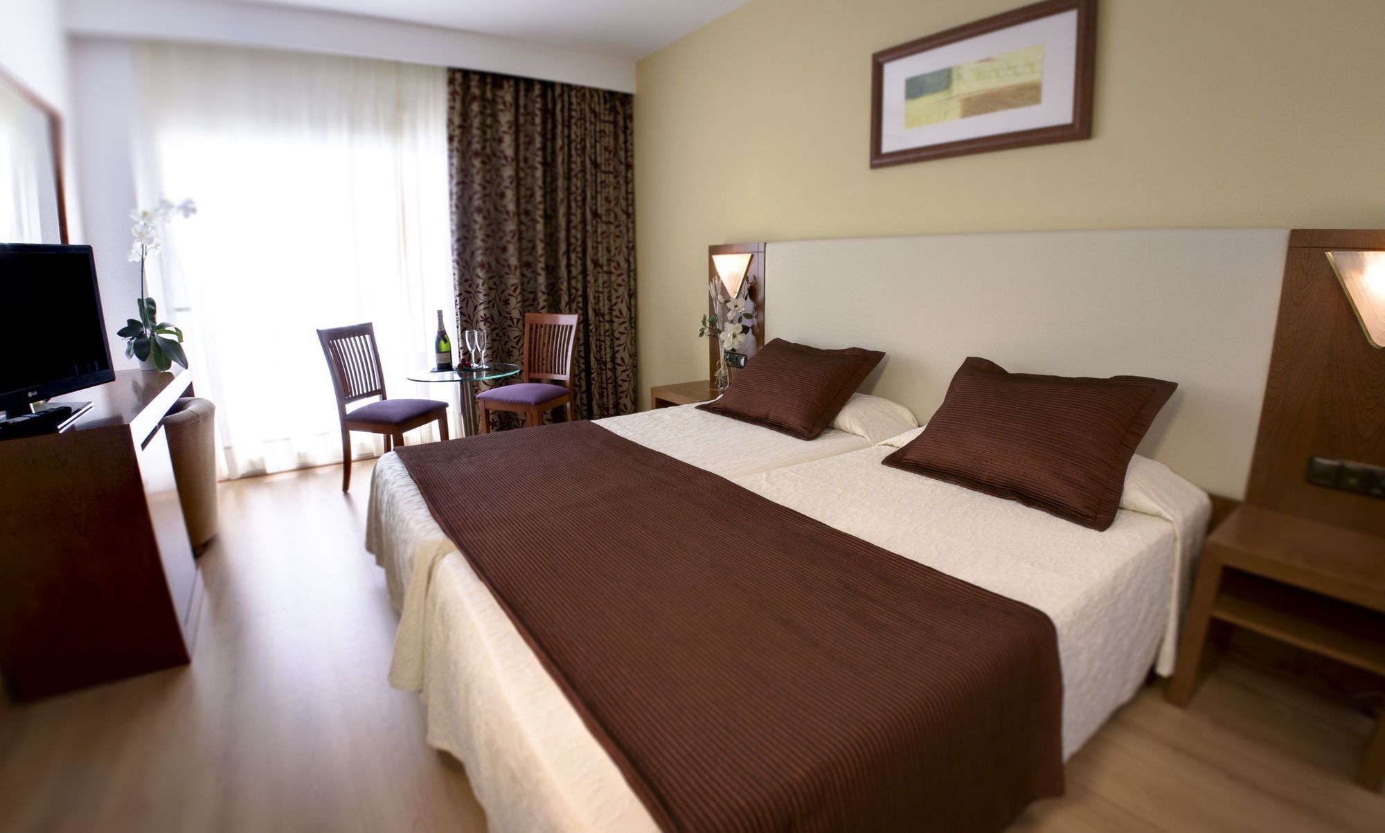 Hotel Cm Castell De Mar 4*