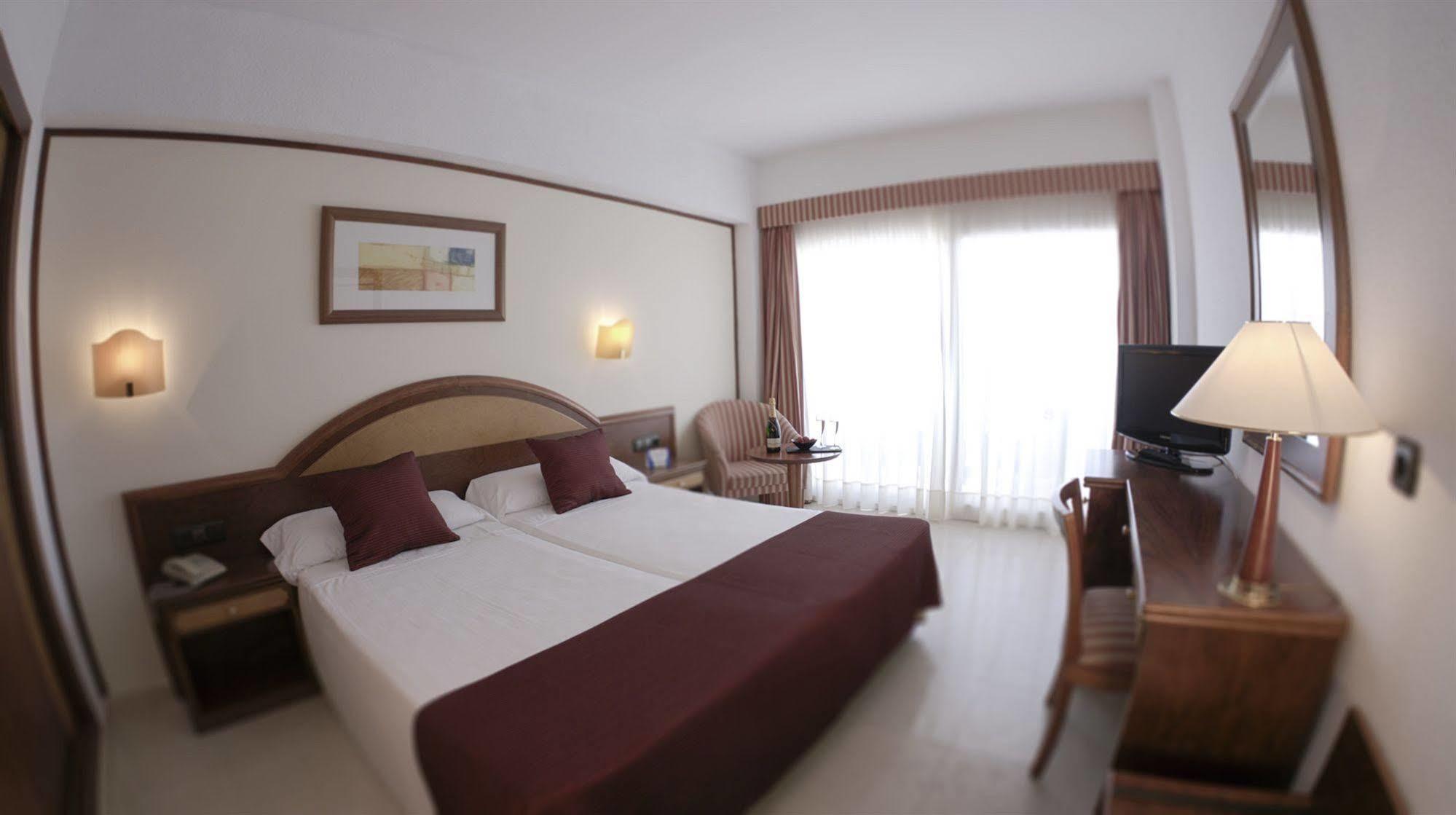 Cm Playa Del Moro 4* Cala Millor (Mallorca)