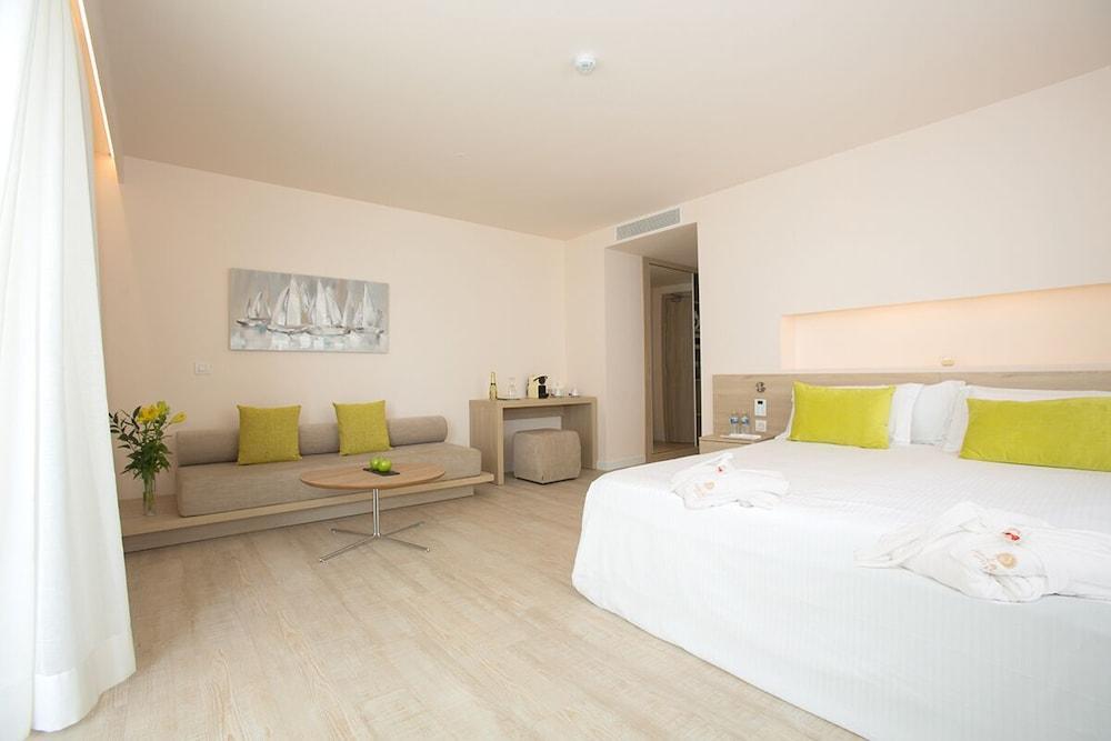 Sabina Hotel 4*