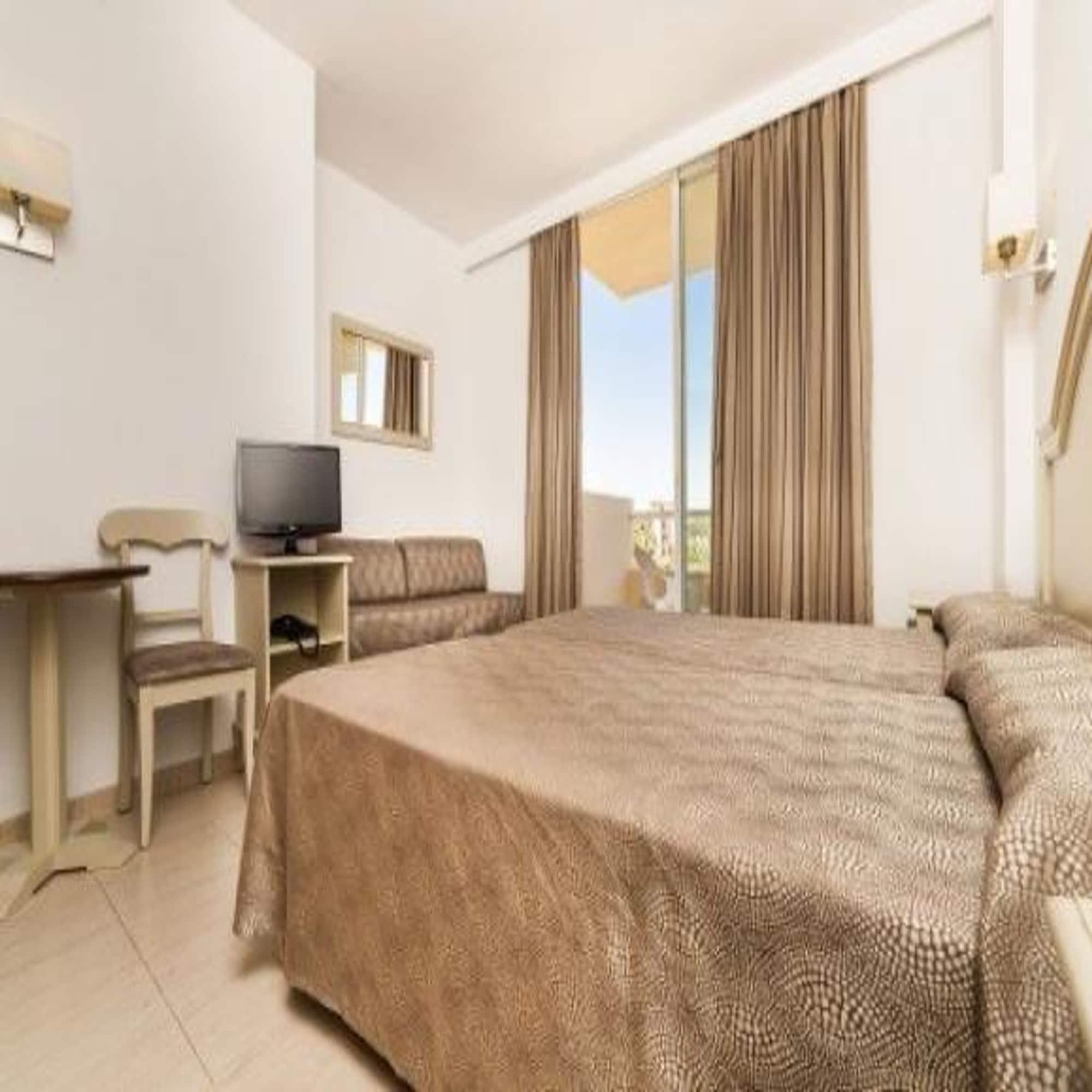 Garbi Cala Millor Hotel 4*