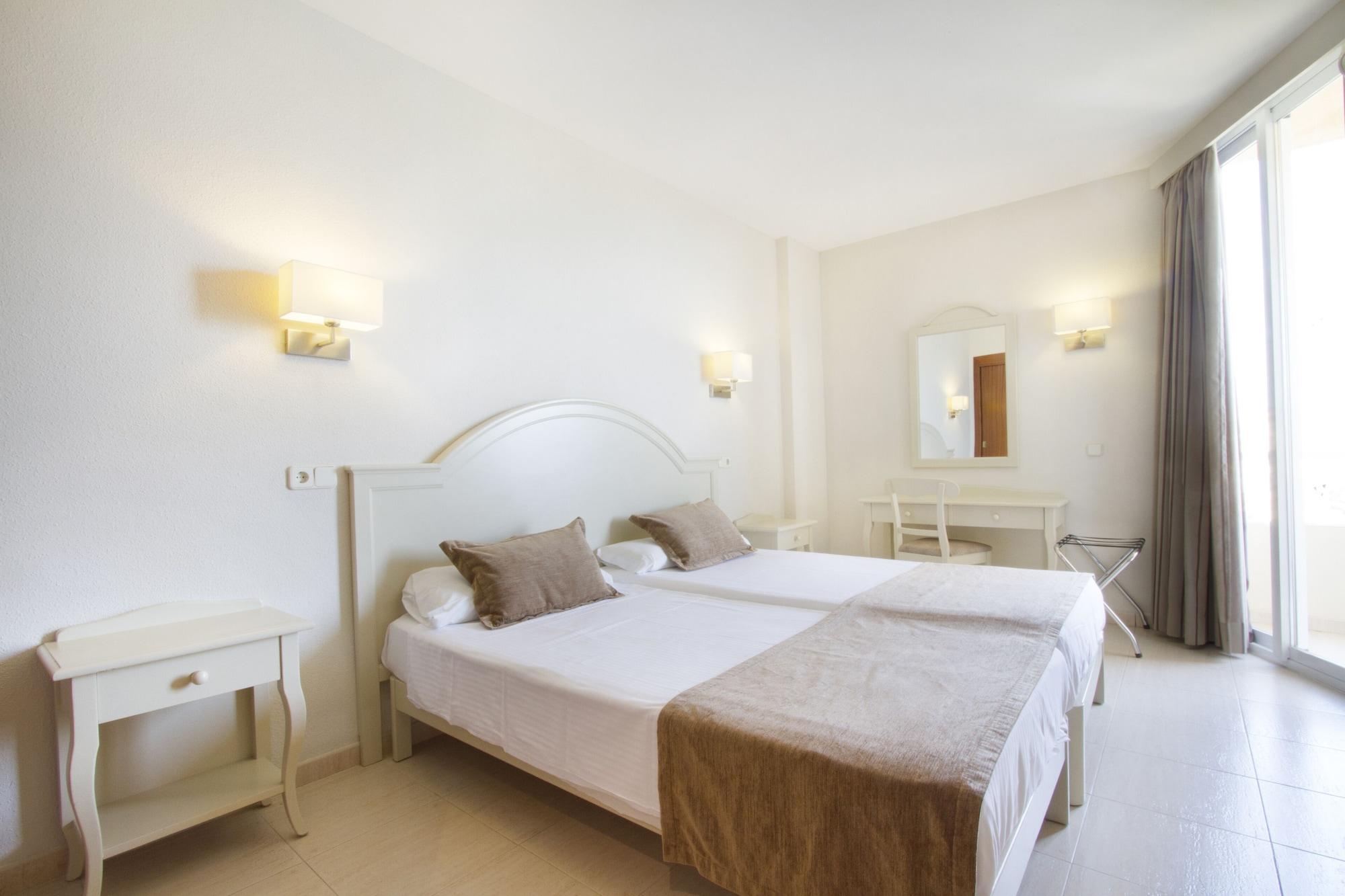 Garbi Cala Millor Hotel 4*