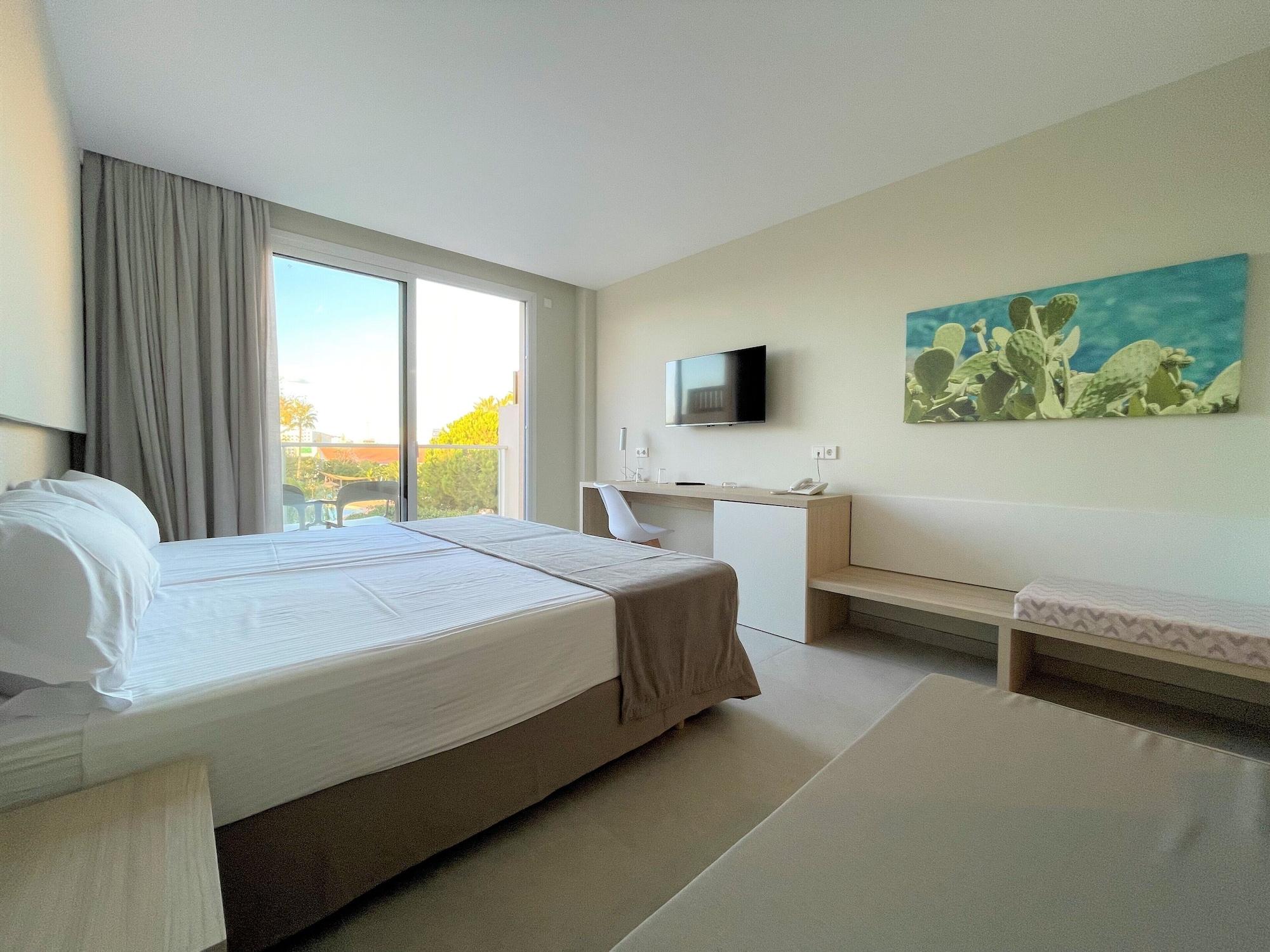 Garbi Cala Millor Hotel 4*