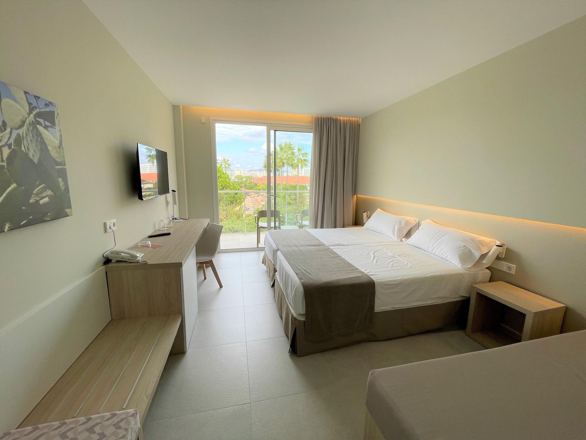 Garbi Cala Millor Hotel 4*