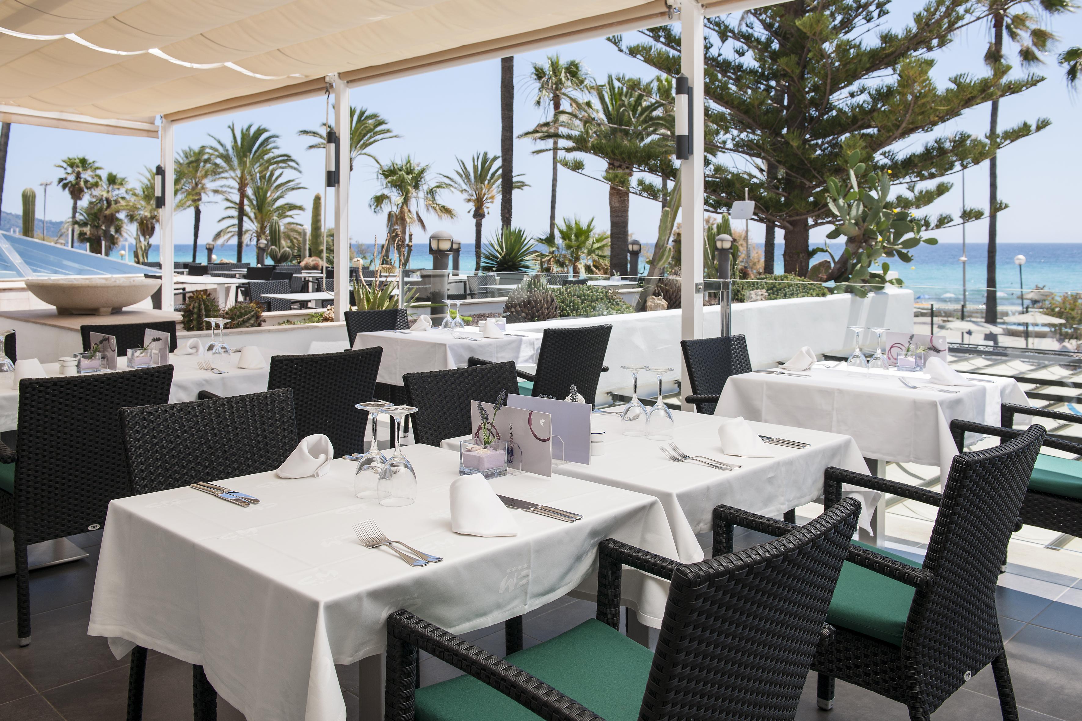 Cm Playa Del Moro 4*