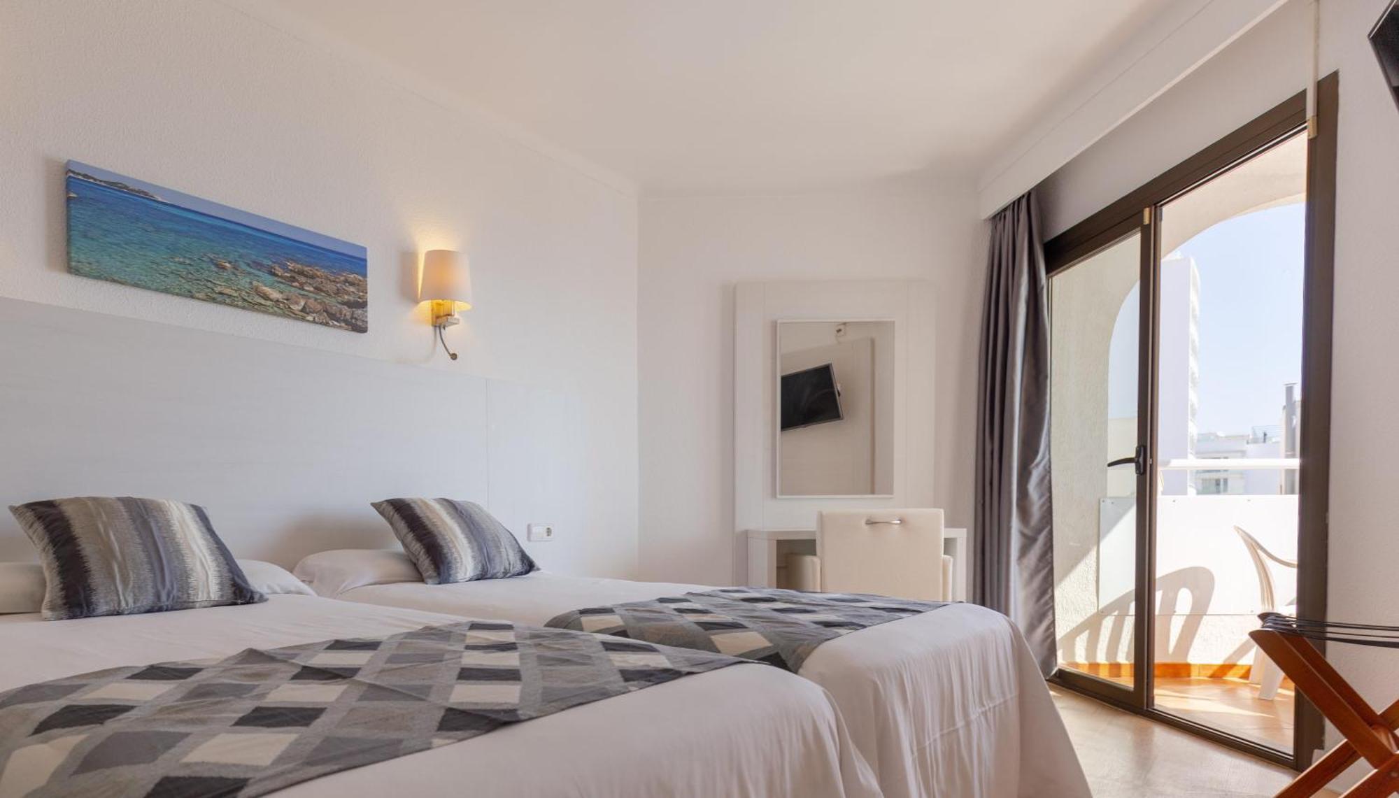R2 Veronica Hotel