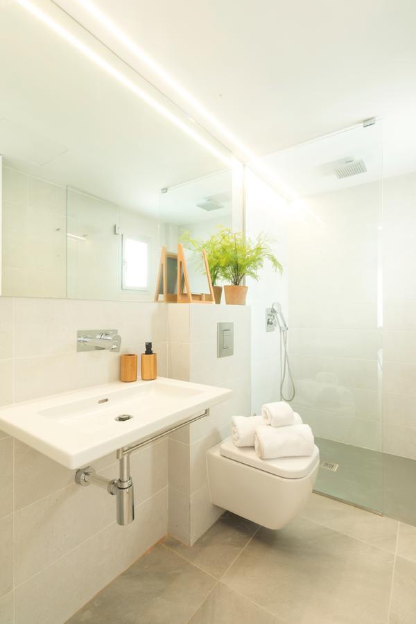 Sea Breeze Apartment *