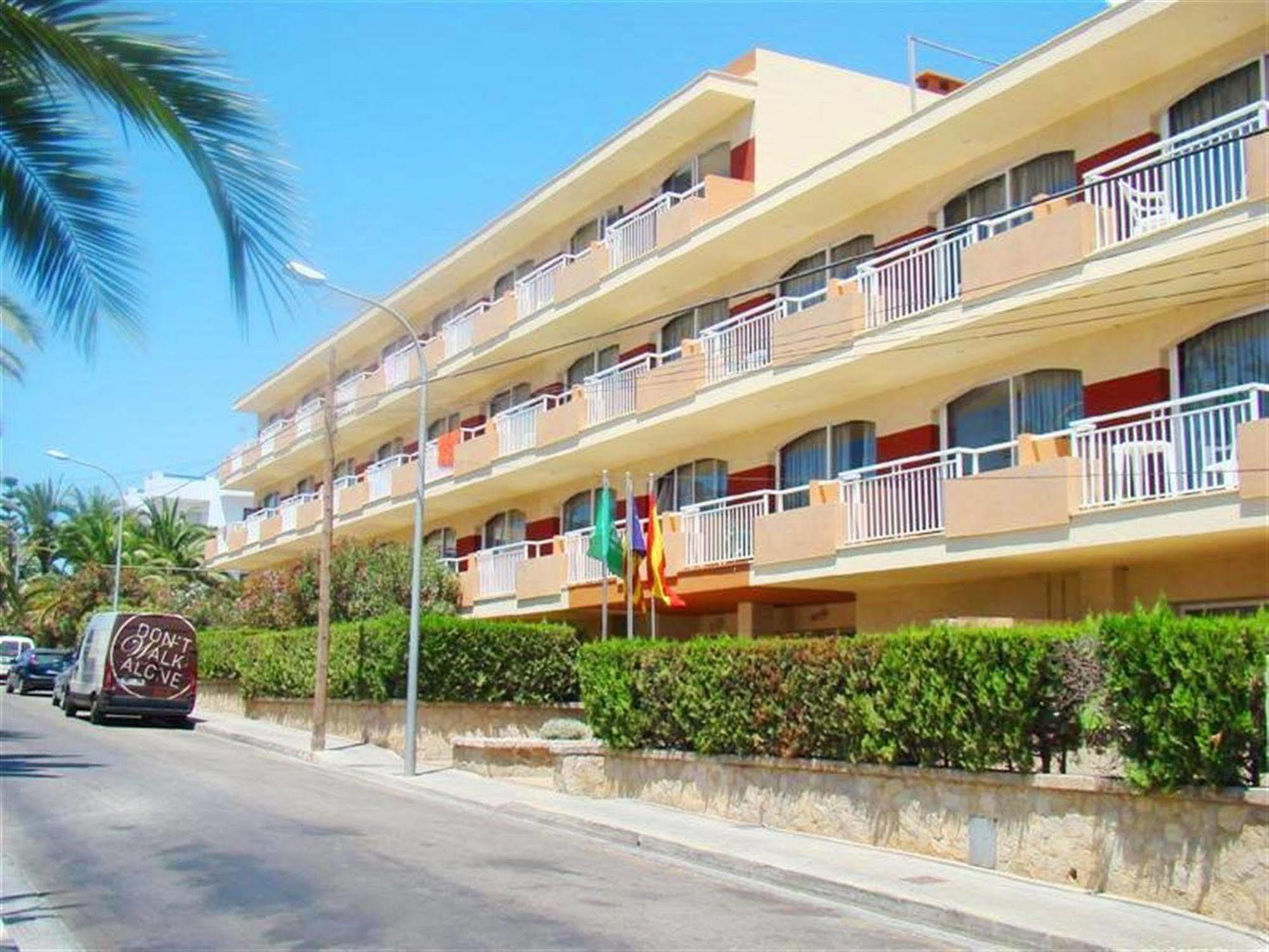 Club Simo Aparthotel 3*